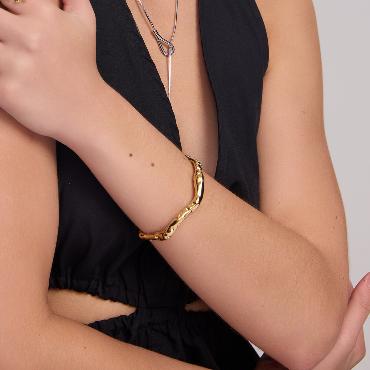 CRESSIDA Brățară Sculptată tip Cuff